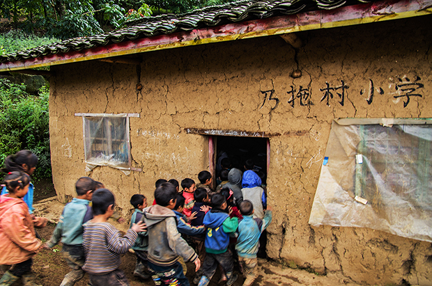 乃拖小学状况引发媒体广泛关注