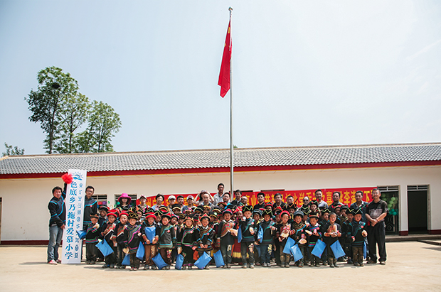 中新网 报道新乃拖小学落成