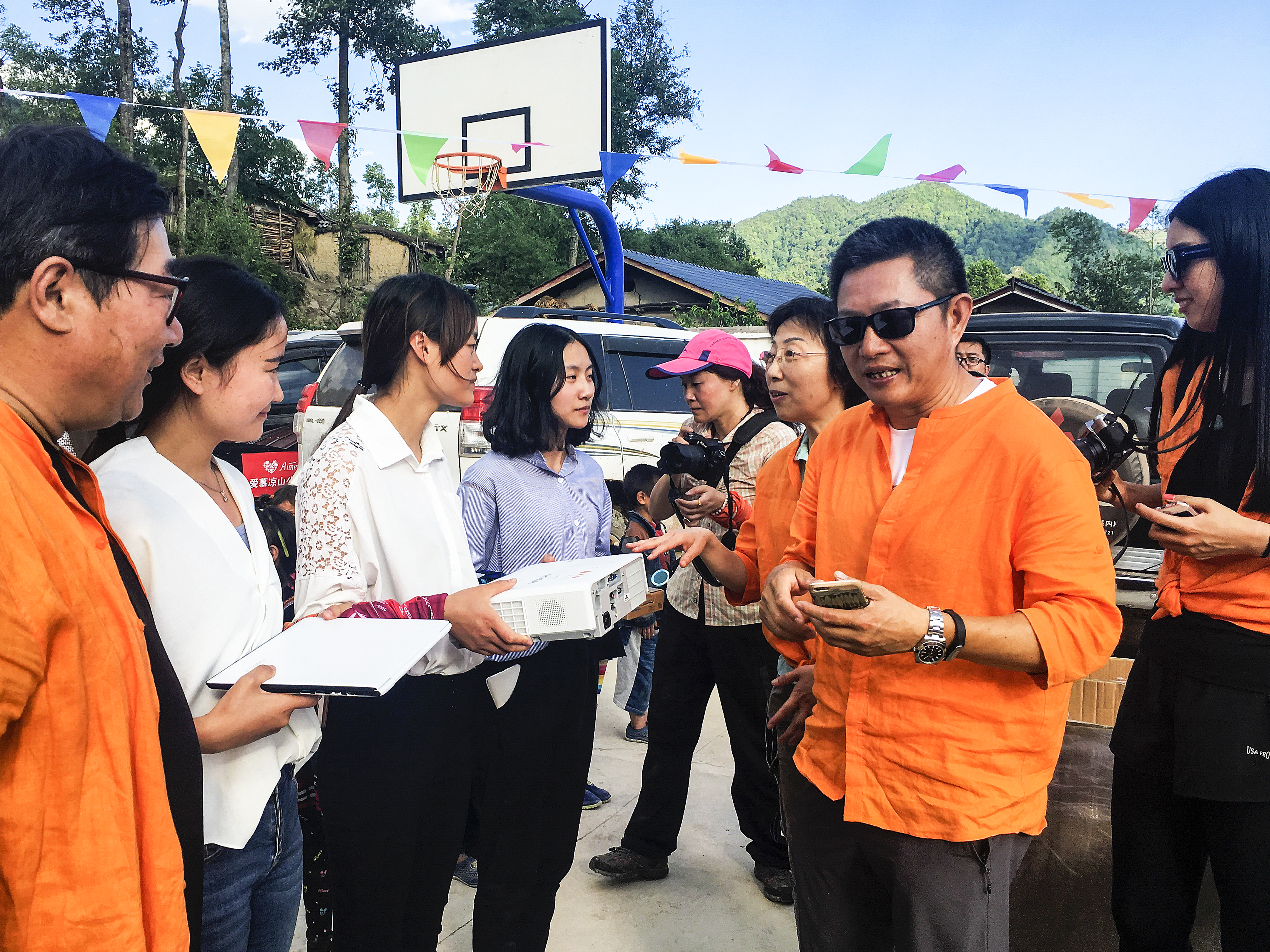 “爱慕小小电影院”众筹活动（附捐款名单）