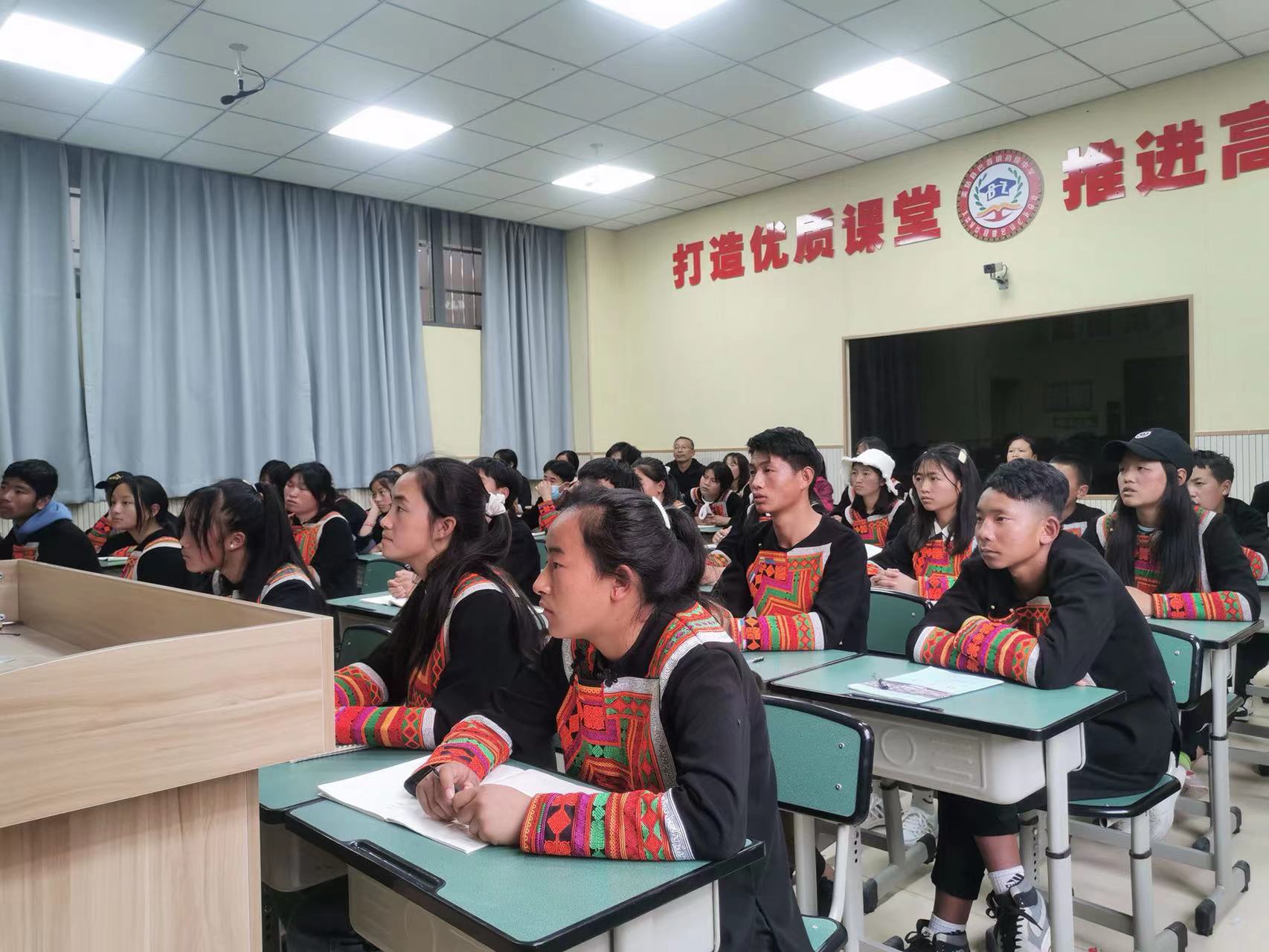 心心点灯 成长分享—大凉山巴普爱慕初中班同学线上交流活动开展